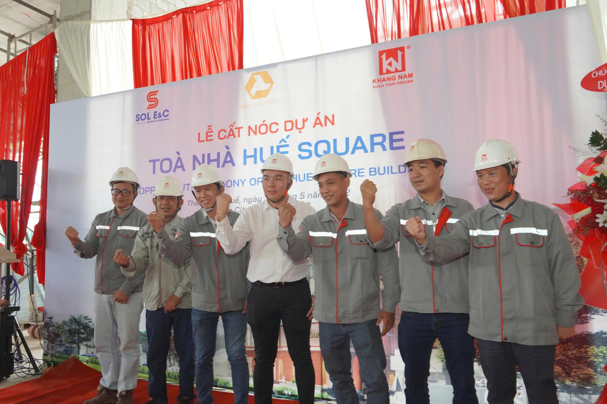 Lễ cất nóc dự án "Trung tâm thương mại & Khách sạn Huế Square"